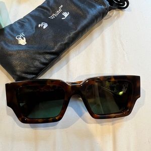 Men’s OFF-WHITE sunglasses